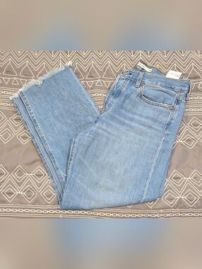 Levis Wedgie Straight Cropped Straight Leg Distressed Jeans Size 29